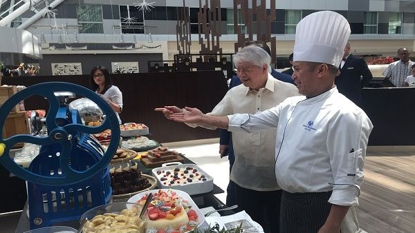 خلال مهرجان المأكولات الفلبينية