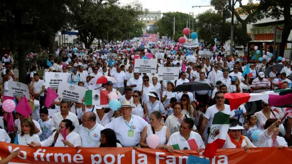 يقول الرئيس المكسيكي إنه يجب على الكونجرس مناقشة وتسوية قضية زواج المثليين