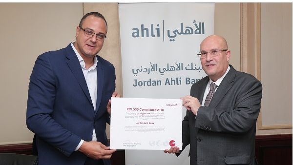 استلم نائب الرئيس التنفيذي المدير العام، الدكتور أحمد الحسين شهادة الاعتماد الدولي الجديدة من مدير شركة ScanWave CTS، الدكتور رمزي الصناع