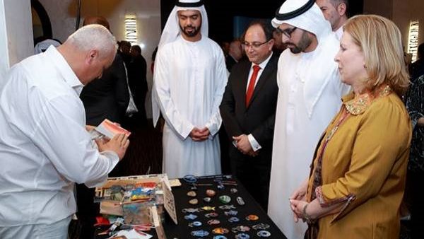 محمد خليفة المبارك مع سلمى اللومي الرقيق و سيف سعيد غباش و سمير المنصر.