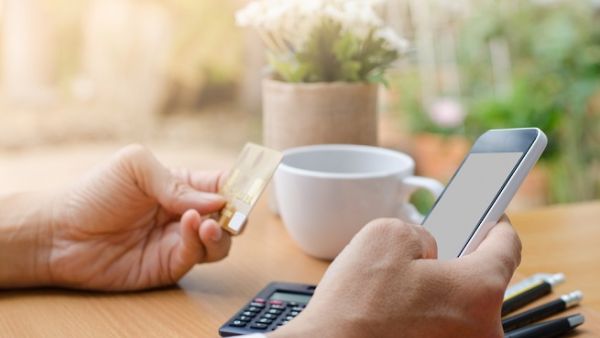A new study has revealed that the most-preferred customer channel for accessing banking services in Saudi Arabia is via a mobile app. (Shutterstock)