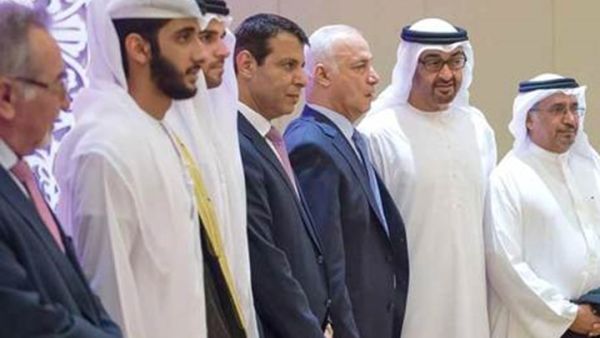 الخطة تهدف لتنصيب دحلان على رأس حكومة في غزة 