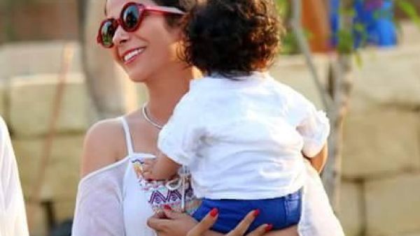 منى زكي تتحدث عن معاناتها مع ابنها (سليم)