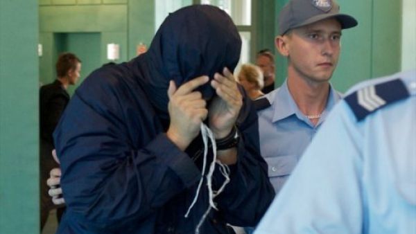  كان المهندس السوري يتسلم الكثير من الهدايا من المبالغ المالية نقدا