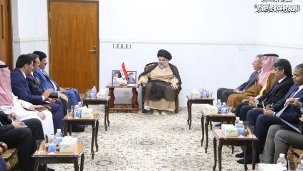 اللقاء عقد في مدينة النجف، الجمعة، بحسب الموقع الرسمي للصدر 