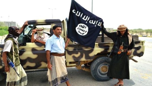"القاعدة" تفجر مبنى للجيش في المكلا جنوب شرقي اليمن