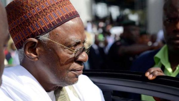 كان بوخاري الجنرال السابق قد قاد انقلابًا ضدّ حكومة شاغاري في العام 1983