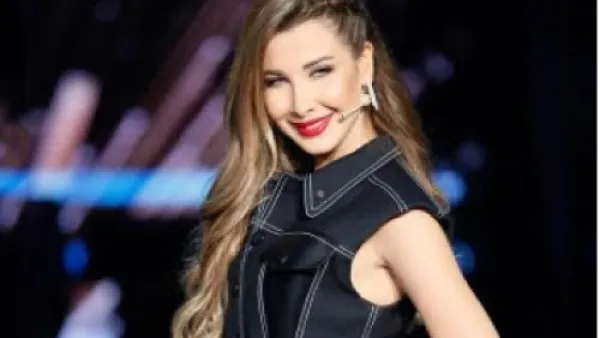 اكتملت الإطلالة الأنيقة لنانسي عجرم بتسريحة شعرها اللافتة ولونه الجذاب