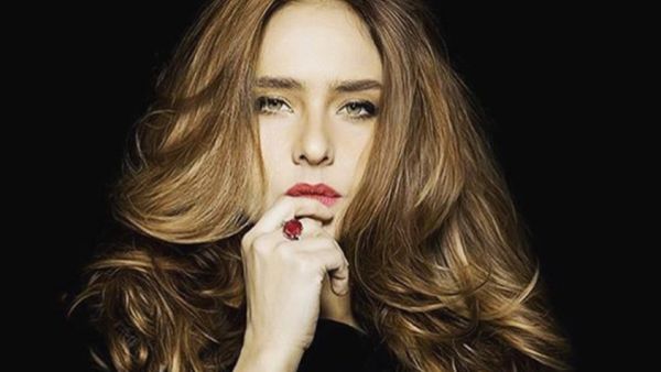  الفنانة نيللي كريم 