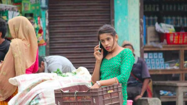 This Sabjiwali, or vegetable seller, is all over the Internet with her good looks. (Twitter)