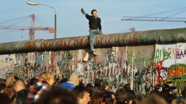 الوحدة الألمانية تمت في 3 تشرين الأول (أكتوبر) عام 1990