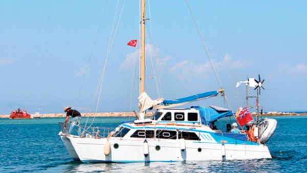  شخصا كانوا على متن المركب الذي وقع فيه الانفجار