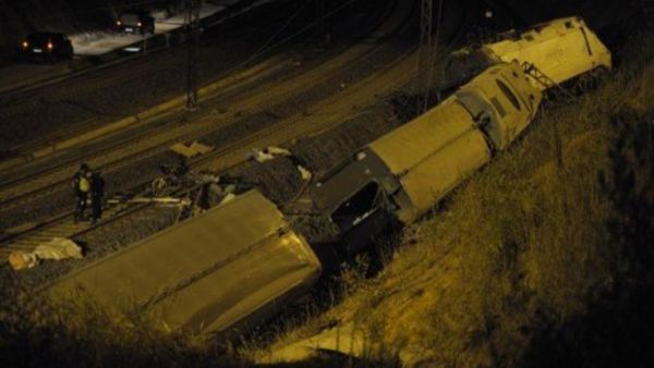 وقع الحادث عندما خرج قطار عن القضبان بالقرب من مدينة سانتياغو دي كومبوستيلا الإسبانية