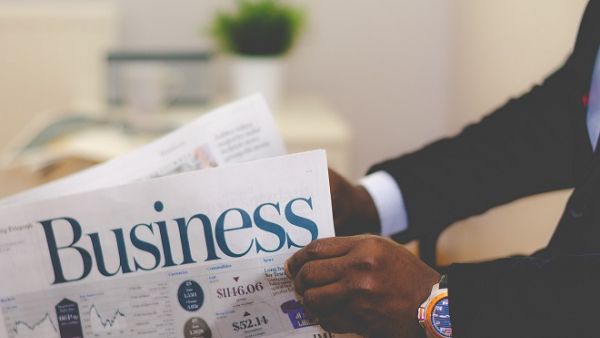 Financial brokers are at their best when they’re in tune with the markets. (File photo)