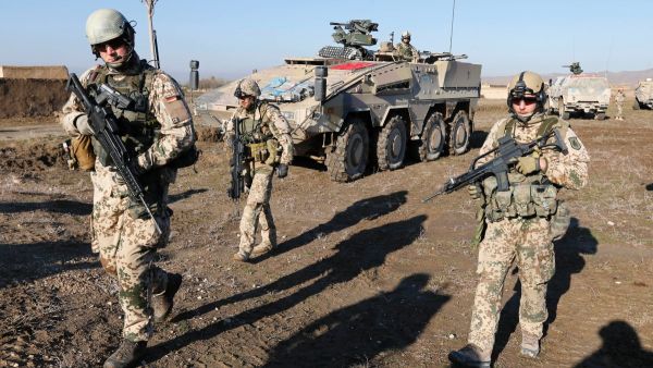 23 قتيلا في هجوم لطالبان على قاعدة عسكرية اميركية افغانية 
