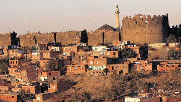 قلعة دياربكر 
