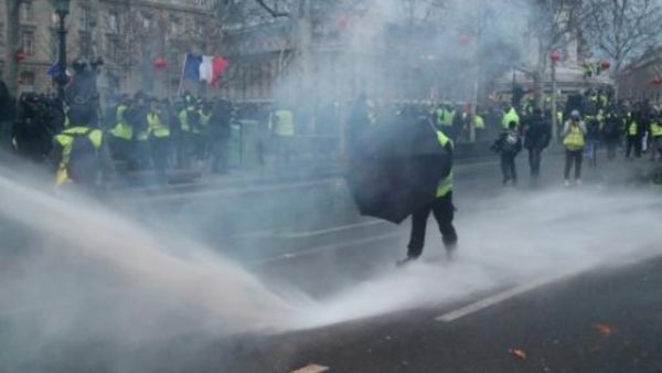 ماكرون قد ينظم استفتاء في ختام النقاش الوطني الكبير
