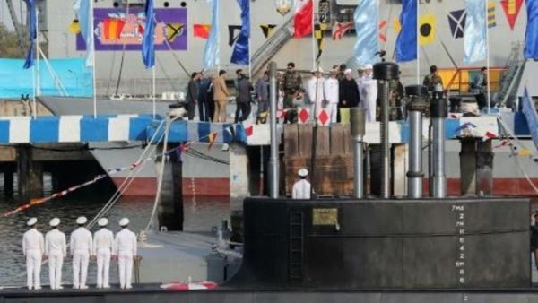 الرئيس حسن روحاني يشارك في احتفال في مرفأ بندر عباس في جنوب ايران لوضع غواصة جديدة في الخدمة
