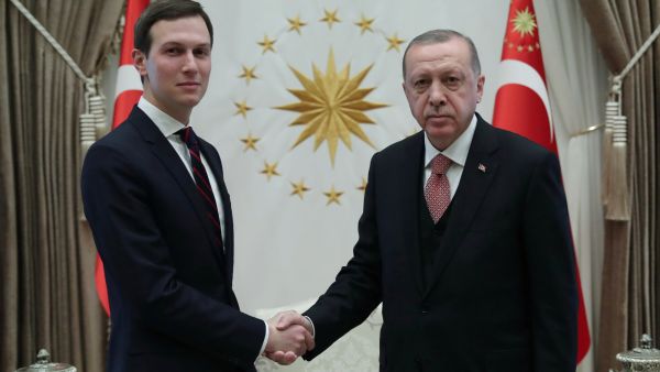 مستشار البيت الأبيض جاريد كوشنر مع الرئيس التركي رجب طيب أردوغان
