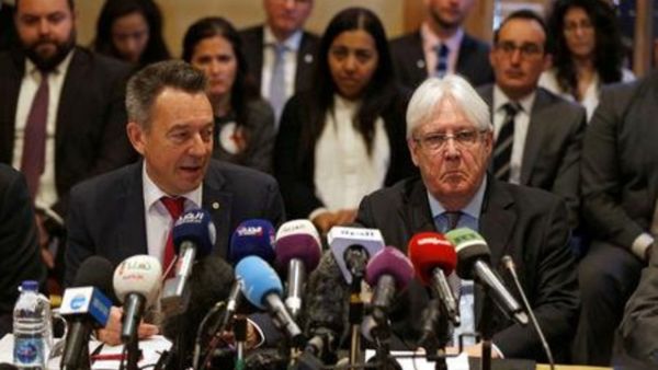 مارتن جريفيث مبعوث الأمم المتحدة إلى اليمن (يمين)