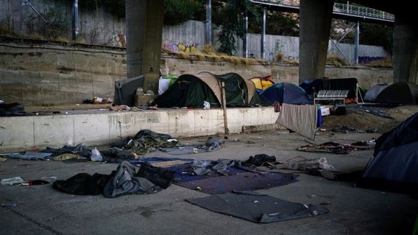 تعرض أطفال لم يتجاوزوا 7 سنوات إلى اعتداءات جنسية داخل مراحيض مراكز اللجوء باليونان