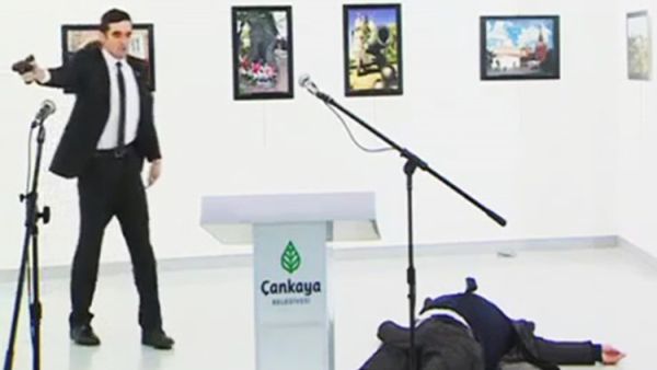 اعتقال منظم المعرض الذي شهد مقتل السفير الروسي أندريه كارلوف