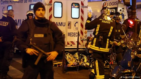  الهجمات التي تعرضت لها باريس خلفت نحو 127 قتيلا و180 مصابا