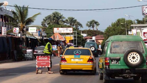 قوات الامن الغامبية تنتشر بكثافة في بانجول 