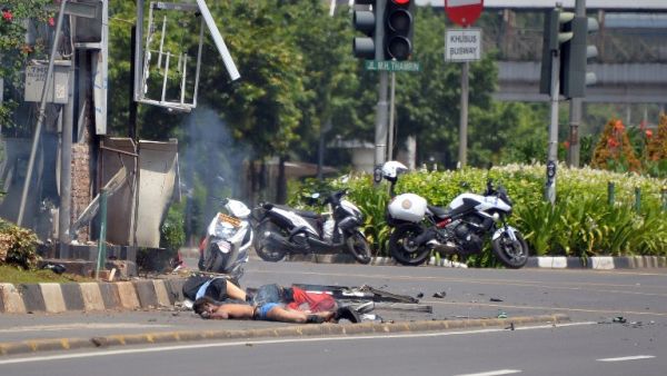 سلسلة عمليات إرهابية في العاصمة الإندونيسية جاكرتا 