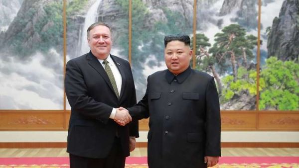 وزير الخارجية الأمريكي، مايك بومبيو  وزعيم كوريا الشمالية، كيم جونغ أون