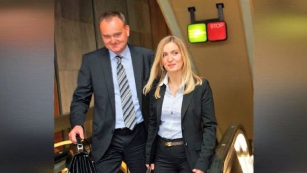 عقيلة السفير التشيكي أكثرت من تدوين الانتقادات للساسة التشيك وزملاء زوجها الدبلوماسيين 