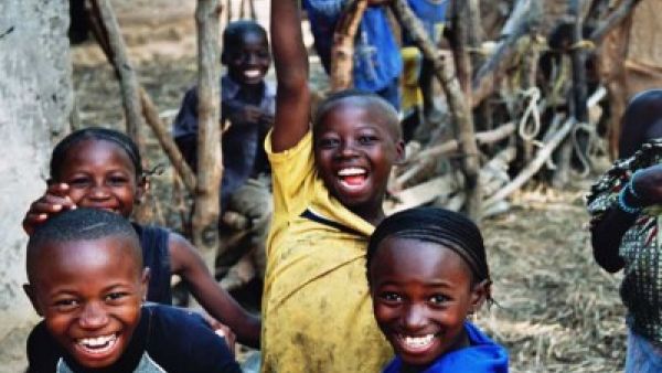 تحرير 48 طفلا من الرق في مداهمات على مزارع في حزام الكاكاو بغرب ساحل العاج