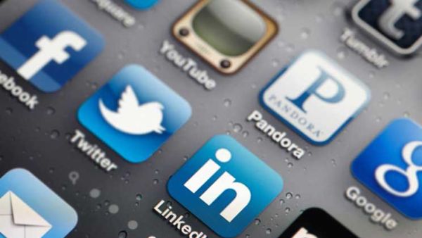 تشكل مواقع التواصل الاجتماعي، وخصوصاً تويتر، منصة رئيسية للناشطين في حقوق الانسان