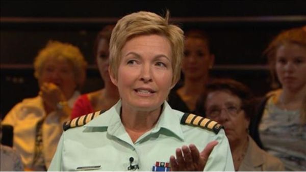 الجنرال جيني كاريغنان رئيسة اركان عمليات سلاح البر الكندي