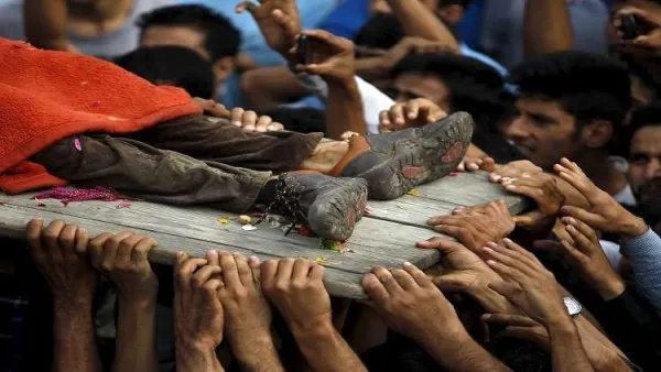 قصف عبر الحدود بين الجنود الهنود والباكستانيين في إقليم كشمير المتنازع عليه بين البلدين