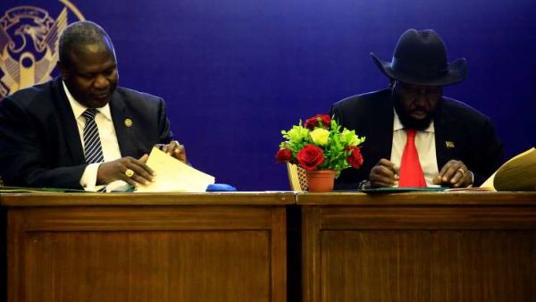كير ومشار يوقعان اتفاق السلام