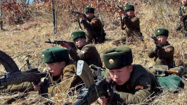 جنود من كوريا الشمالية