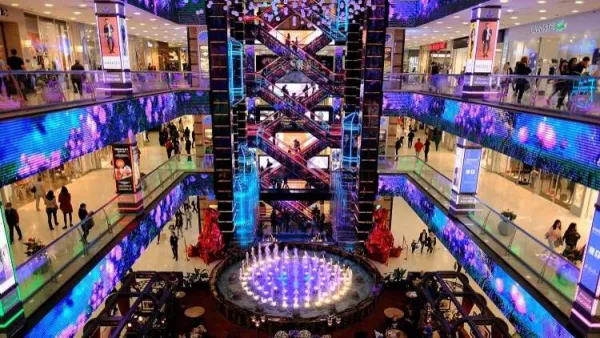 إجلاء أكثر من 4 آلاف شخص من 10 مراكز تجارية في موسكو