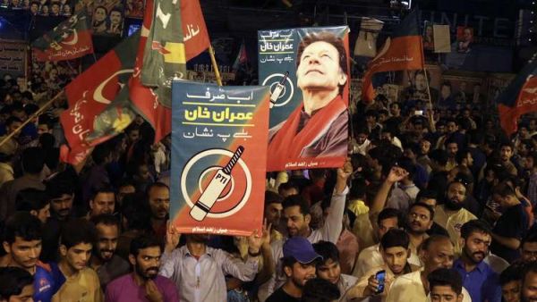 لم تستطع حركة "الإنصاف" حصد 137 مقعدا كانت تحتاج إليها لتشكيل حكومة بمفردها