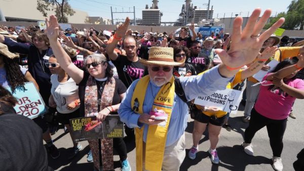 سياسة “صفر تسامح” تهدف لفصل الأطفال عن آبائهم