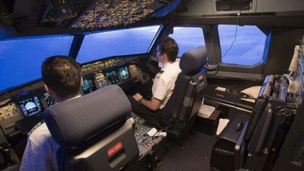 فقدان طائرة صغيرة شرق اندونيسيا وعلى متنها 10 أشخاص