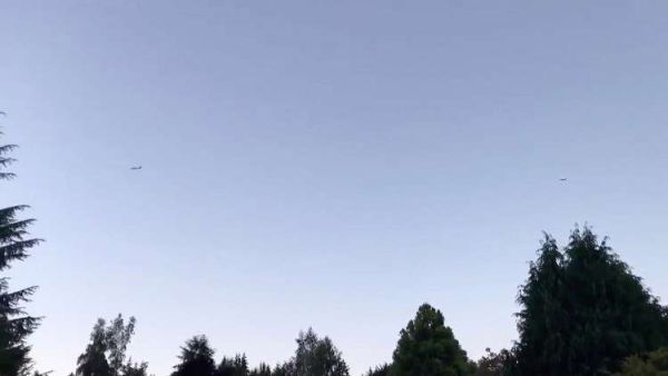 تتبع طائرة ركاب مدنية من طراز "Q400"