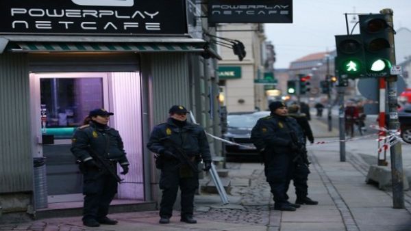 عناصر من الأجهزة الأمنية الدنماركية