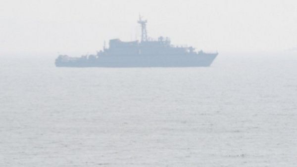 فرقاطة حديثة مزودة بتقنية التخفي رصدت قبالة ميناء راجين بكوريا الجنوبية.