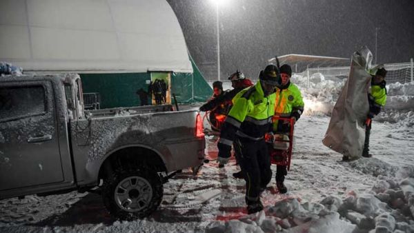 انهيار ثلجي يطمر فندقا في منتجع تزلج بوسط إيطاليا