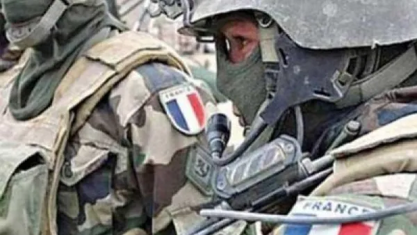 جنديان فرنسيان