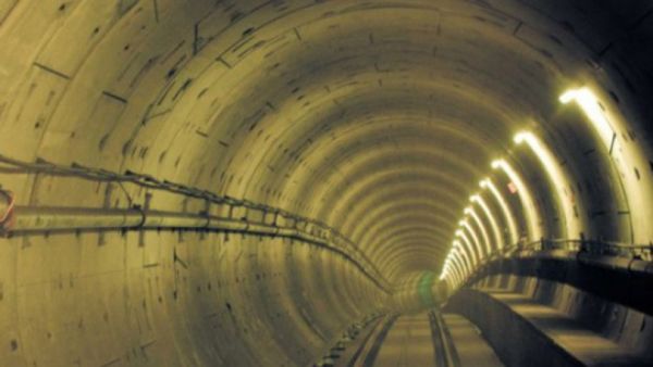 نفق المواصلات المار تحت بحر المانش