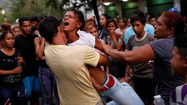  مصرع 68 شخصا الأربعاء في حريق داخل المقر الرئيسي للشرطة في فالنسيا شمالي فنزويلا