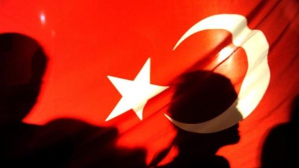 ترى المعارضة العلمانية في هذا التعديل محاولة للسيطرة على المحاكم 