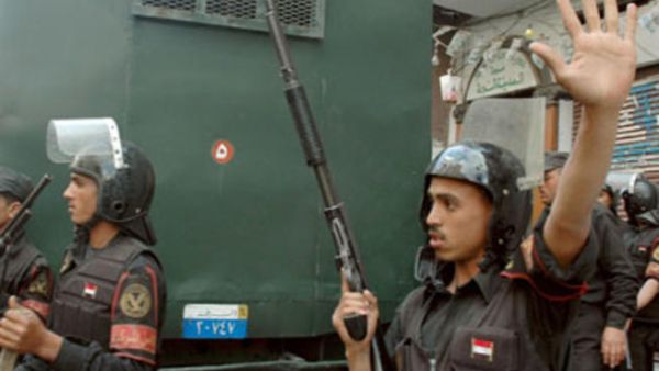الشباب المصري خارج اللعبة السياسية 